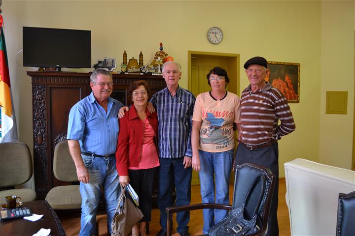 Prefeito atende mais de cem pessoas